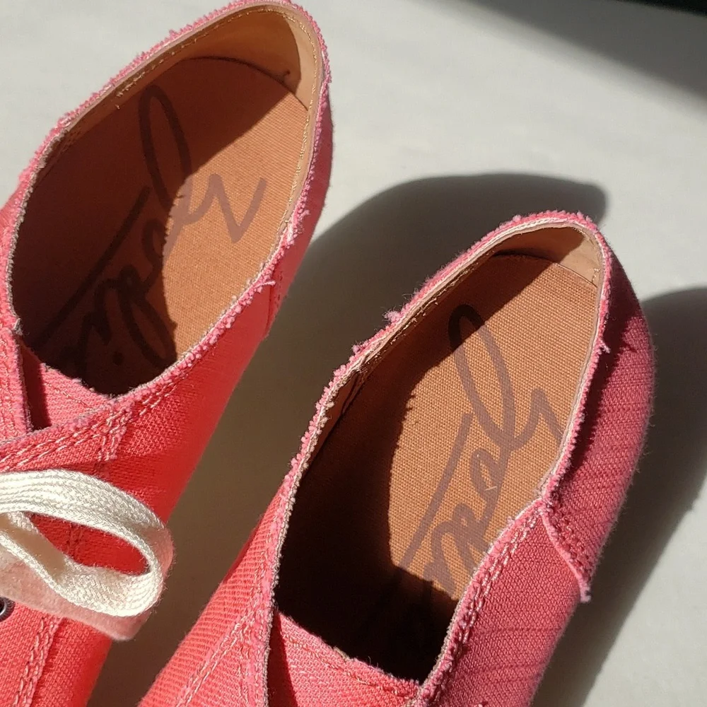Women's size 10 Zodiac coral casual sneakers Shoes. Worn once